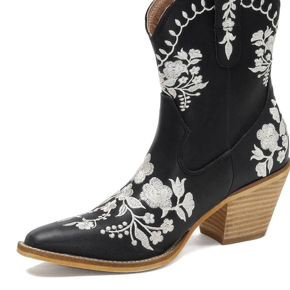 Black Floral Embroidered Western Boots Worn 1X